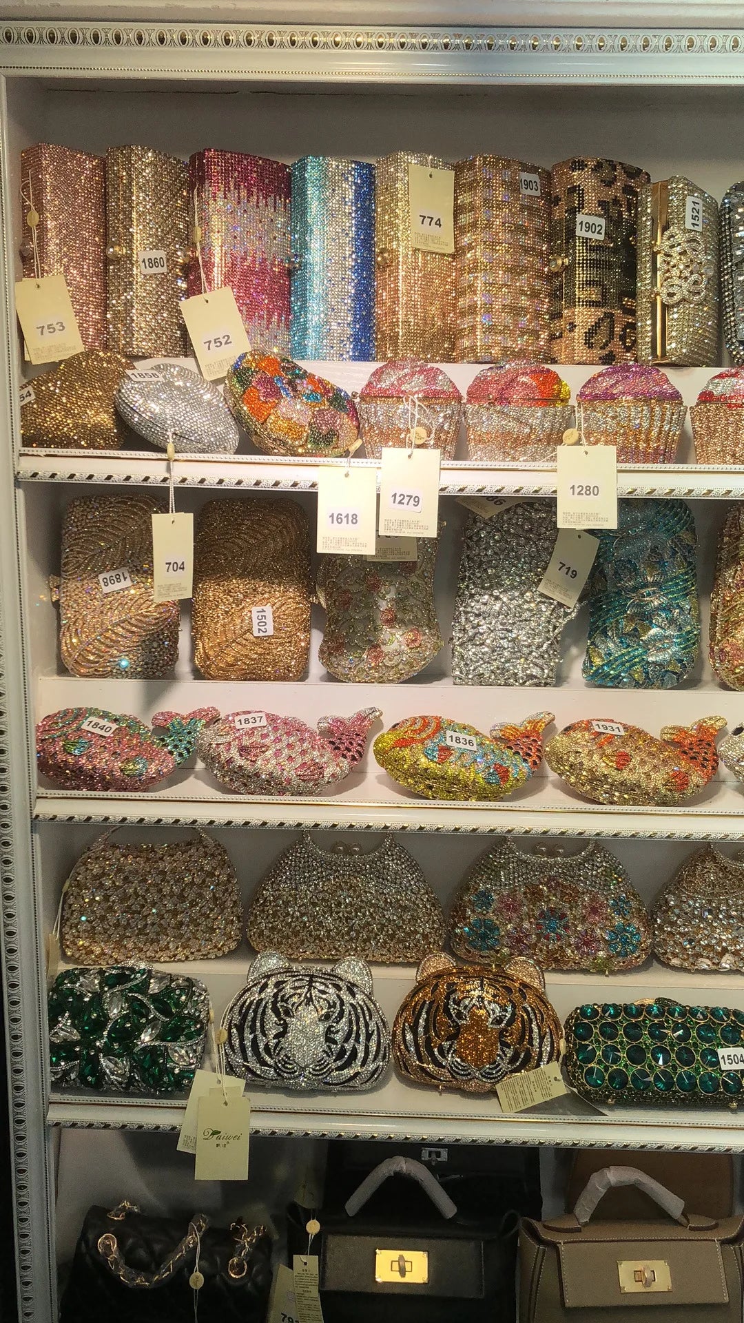 Pochette soirée en strass cœur tigre, sac de fête luxe pour femme, élégant et brillant pour mariage ou événement spécial.