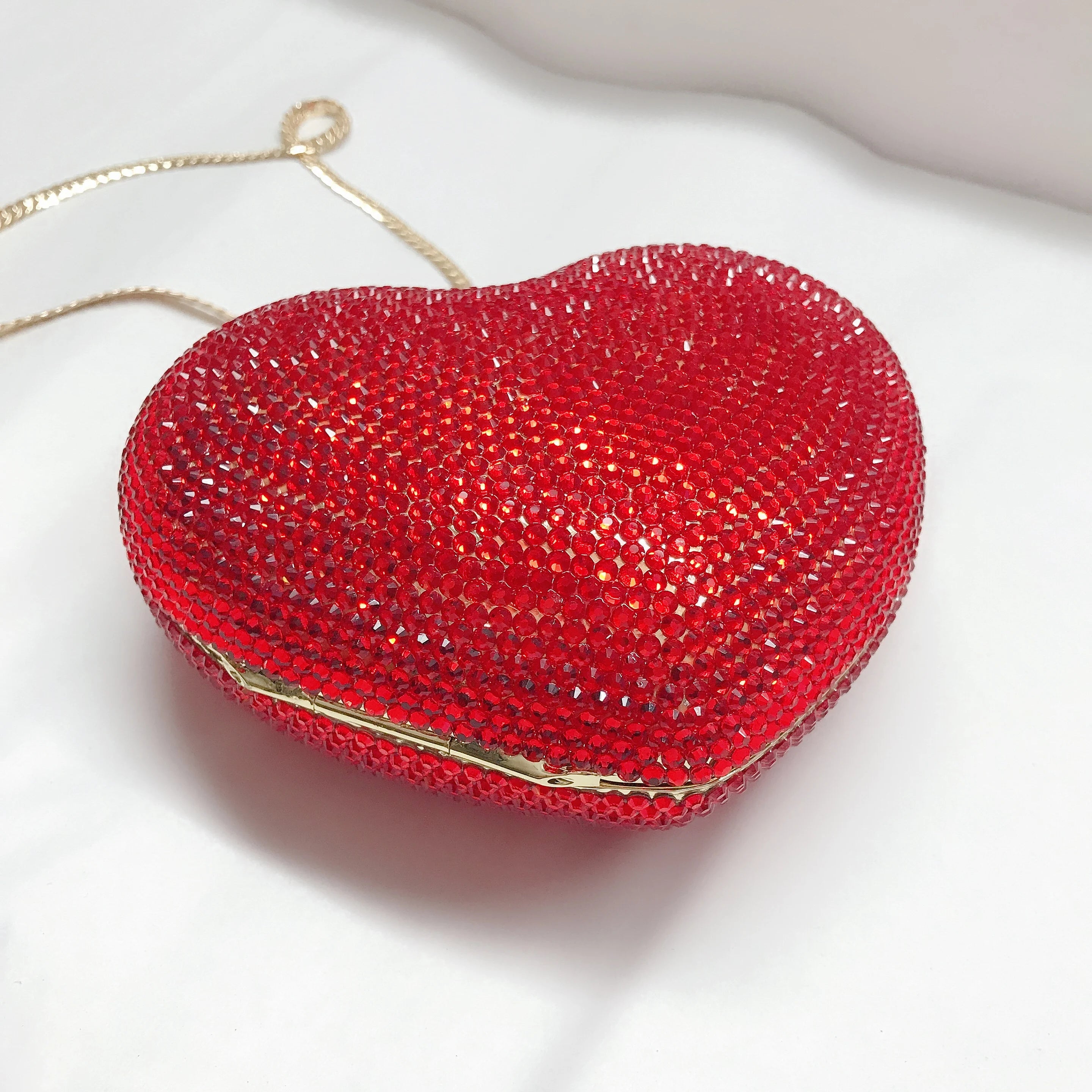 Pochette soirée cœur tigre en strass, sac de fête luxe pour femme, design élégant pour mariage ou événement special