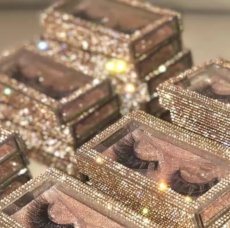 Pochette soirée en cuir avec cœur tigre en strass, sac de mariage et fête pour femme, design élégant et luxueux.