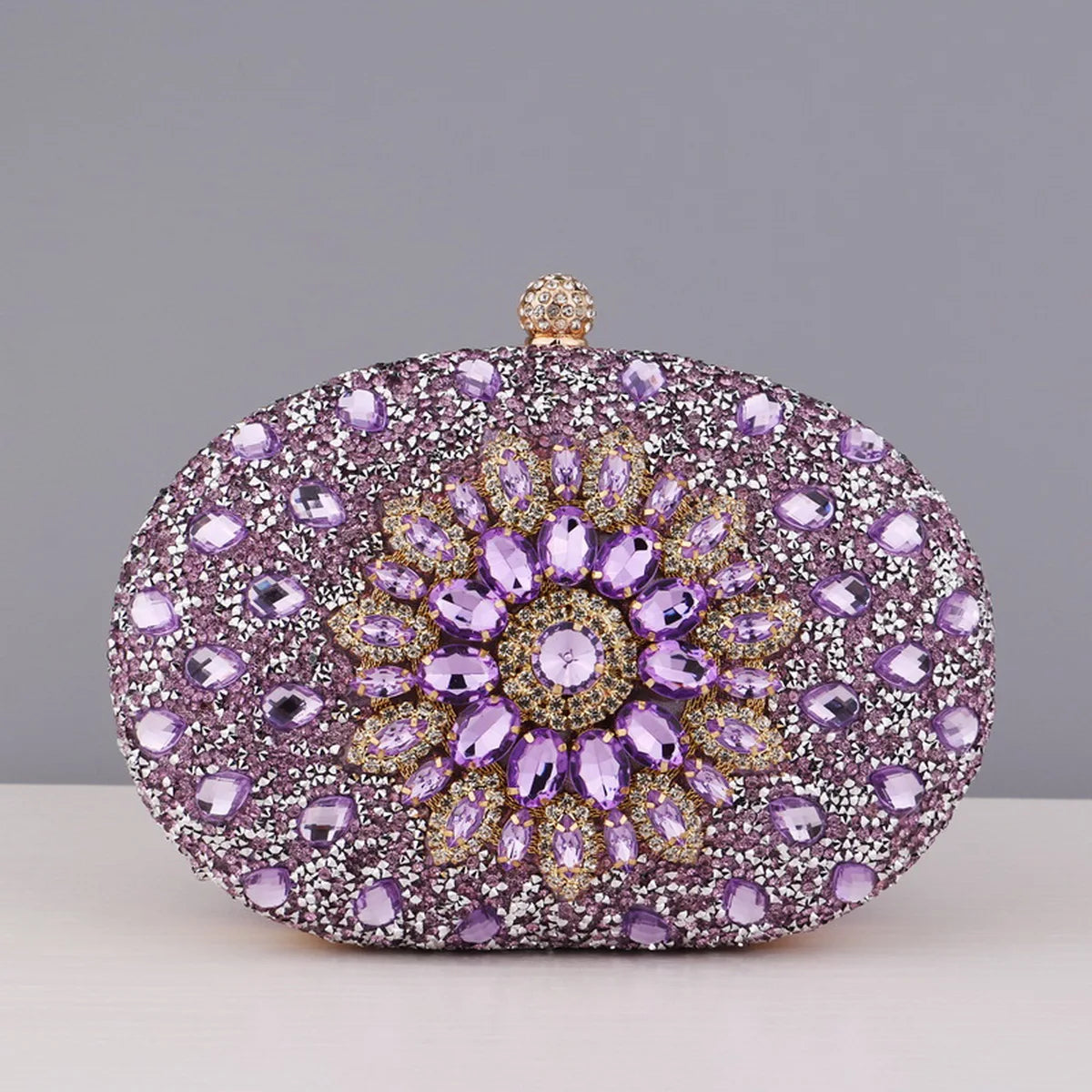 Pochette de soirée fleur avec strass et diamants, sac de mariage luxe avec chaîne, design élégant et sophistiqué.