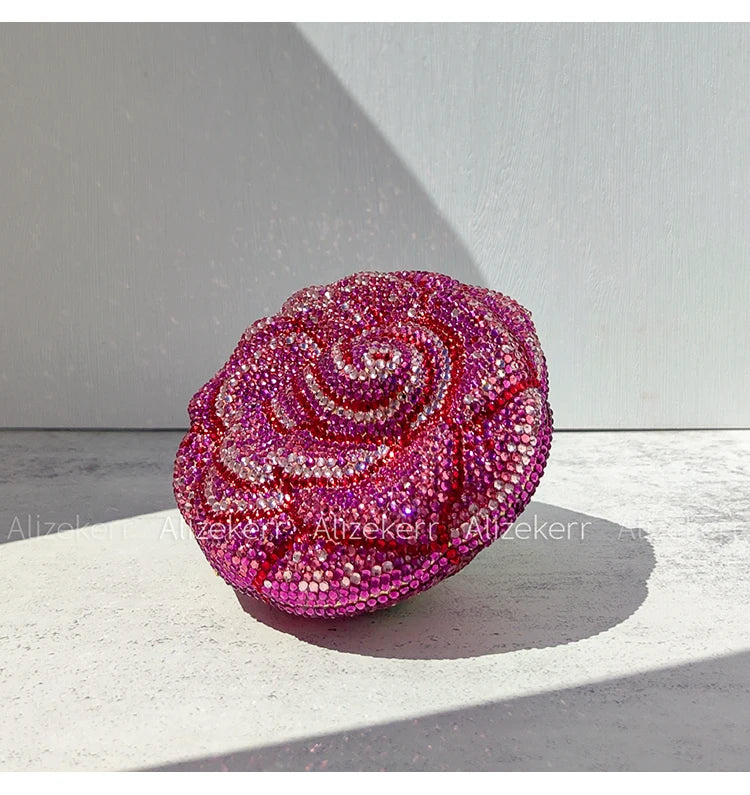 Pochette soirée rose avec cristaux et strass, sac de mariage et fête pour femme, élégant et luxueux.