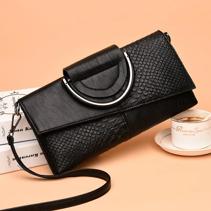Sac à main femme en cuir PU souple avec bandoulière, sac à épaule élégant, luxe, couleur noire, modèle de la marque badassmood.com