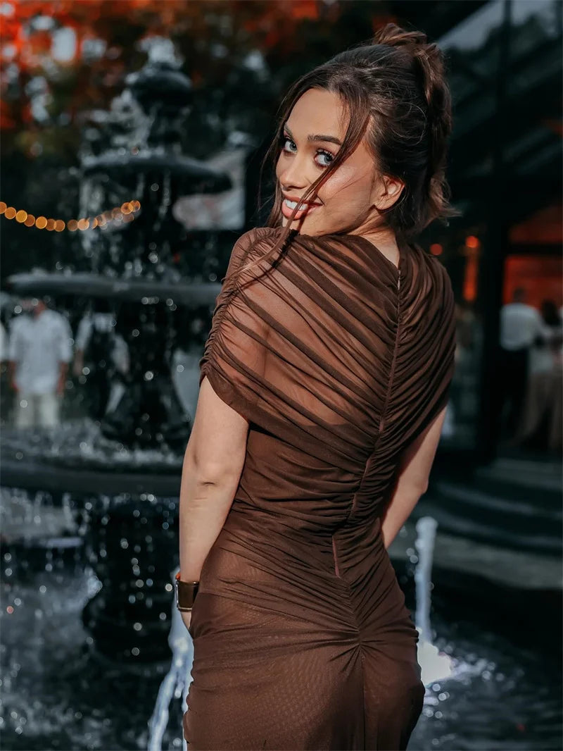 Robe maxi sexy à ajourés avec col rond, manches courtes et taille haute, robe bodycon élégante pour club en tissu noir.