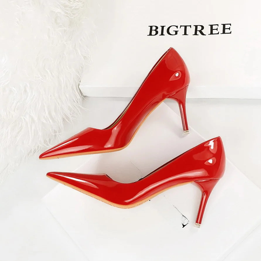 Escarpins Nude Talons Hauts 7.5cm - Cuir Verni Bout Pointu Élégant - badassmood