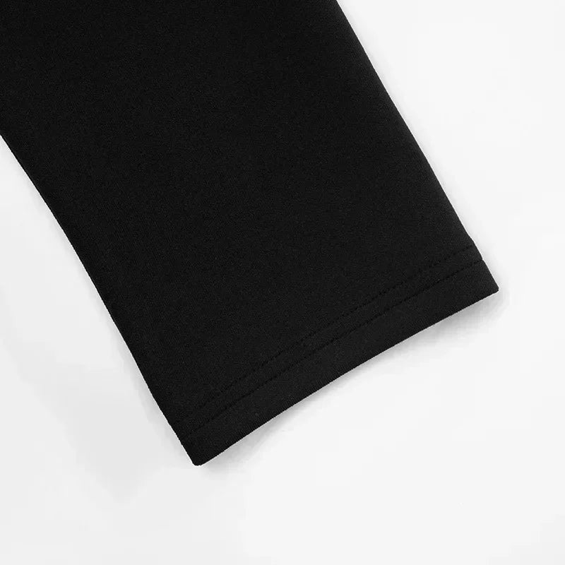 Robe mini chic cintrée à col V profond, manches longues et double boutonnage, de la marque badassmood.com.