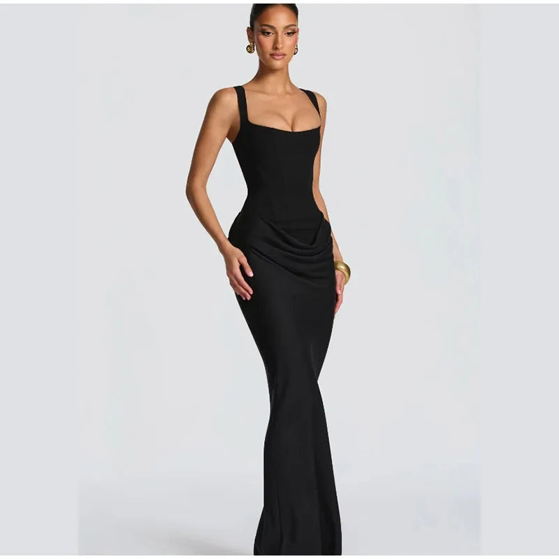 Robe mini plissée marron sexy avec dos nu, col carré, sans manches et taille haute, de la marque badassmood.com.