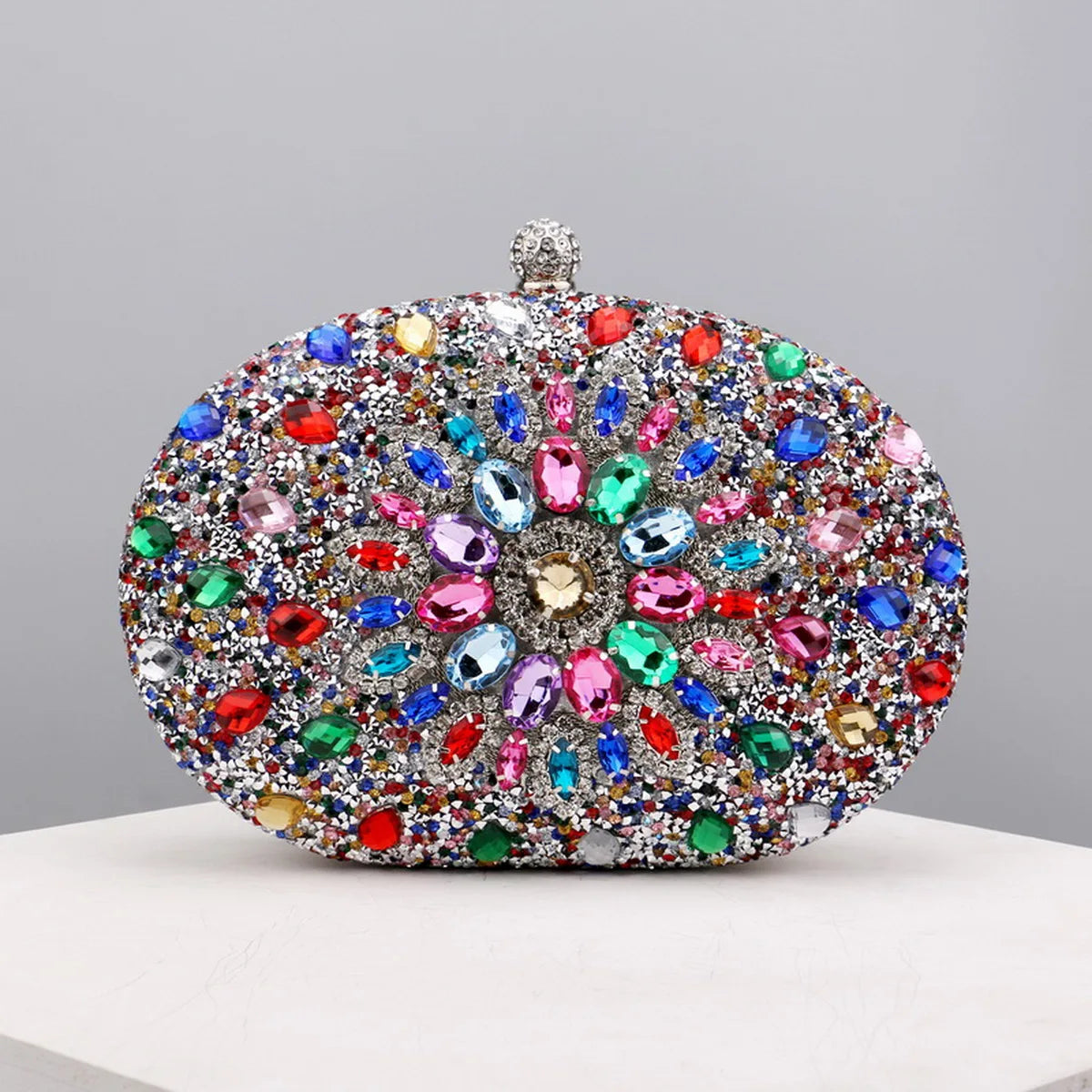 Pochette de soirée fleur en strass et diamants avec chaîne, sac de mariage luxe, élégant et sophistiqué.
