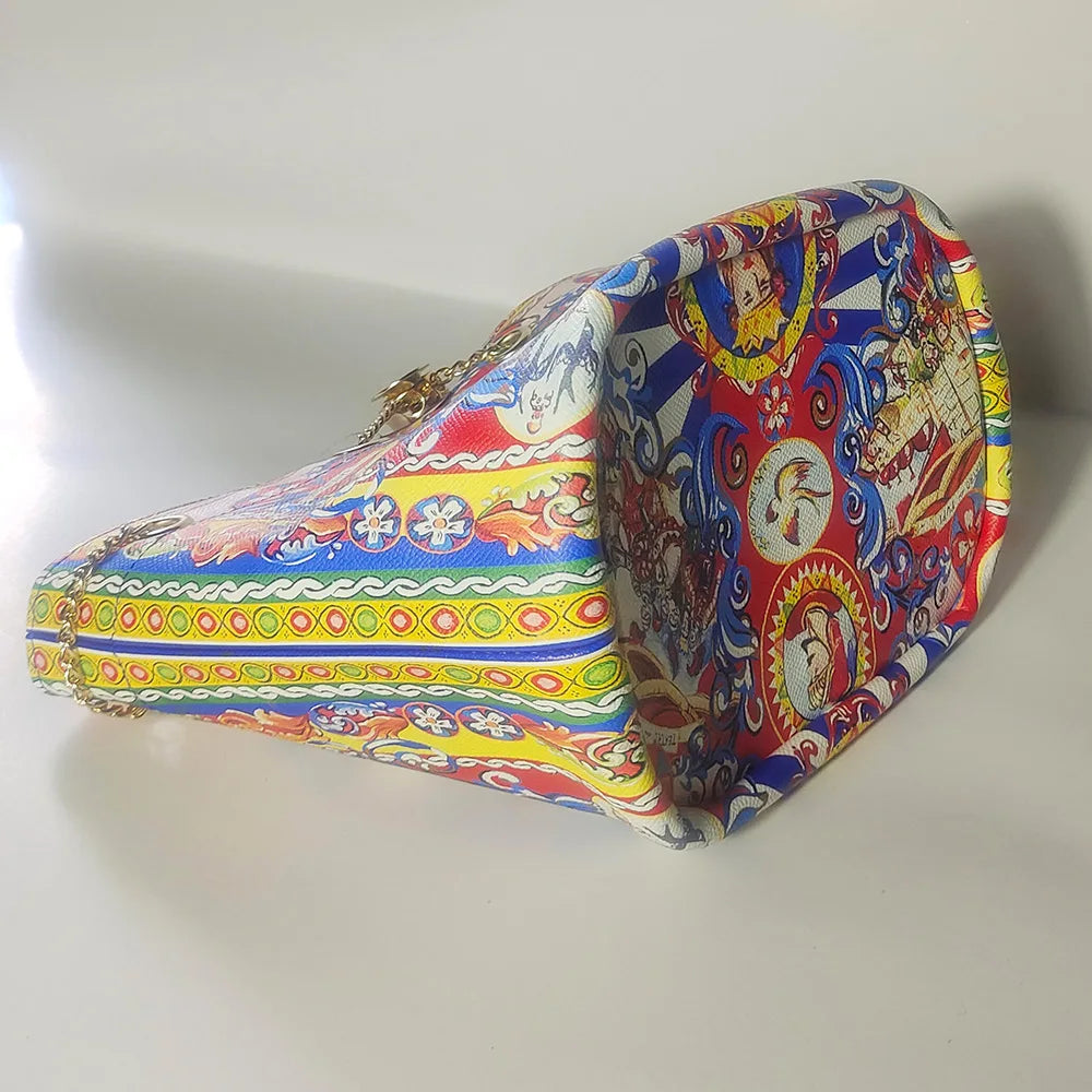 Sac bucket femme grande capacité avec chaîne dorée et bandoulière, disponible en 12 coloris, sac à main tendance et pratique.