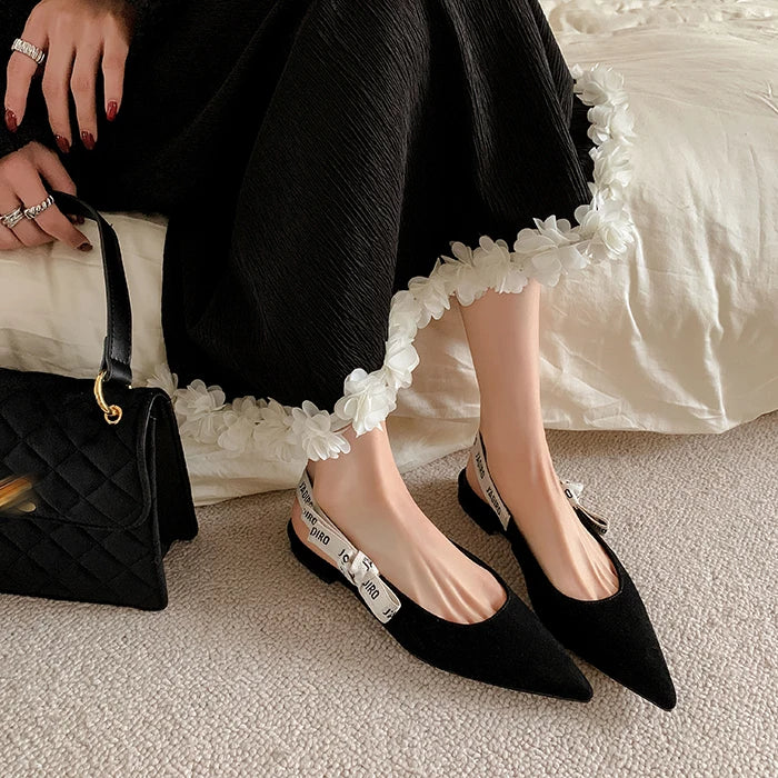 Sandales plates pointues pour femme avec talon bloc de 3-5 cm, bride élastique, en cuir noir, taille 36.