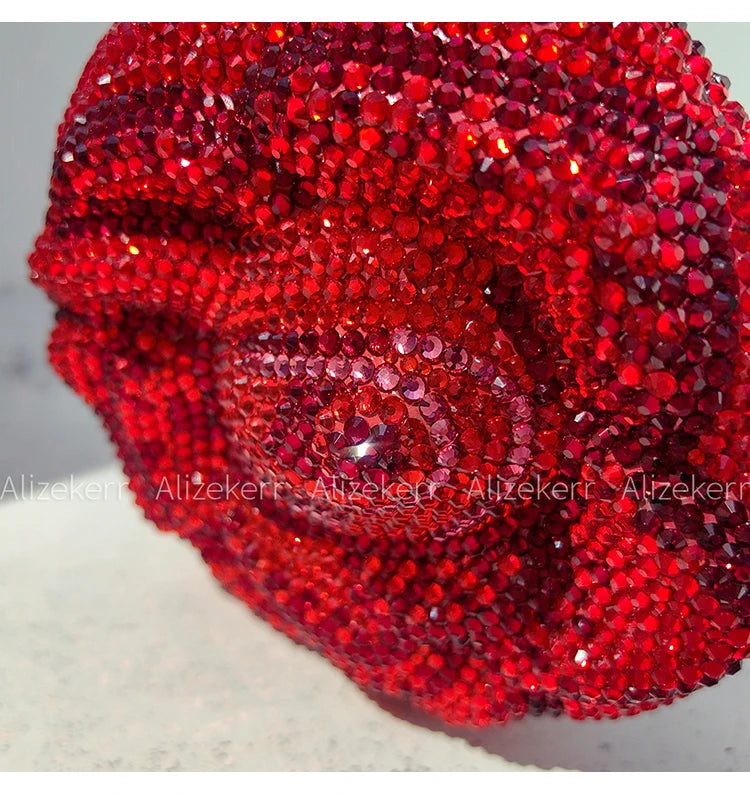Pochette de soirée rose avec cristaux et strass, sac de mariage élégant pour femme, style luxe et fête.
