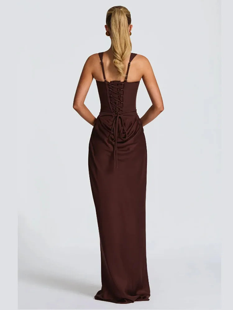 Robe mini plissée marron sexy avec dos nu, col carré, sans manches et taille haute, de la marque badassmood.com