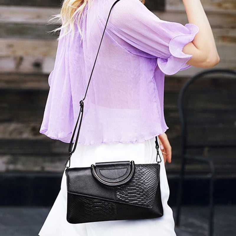 Sac à main femme en cuir PU souple avec bandoulière, style luxe et élégant, idéal pour un look sophistiqué.