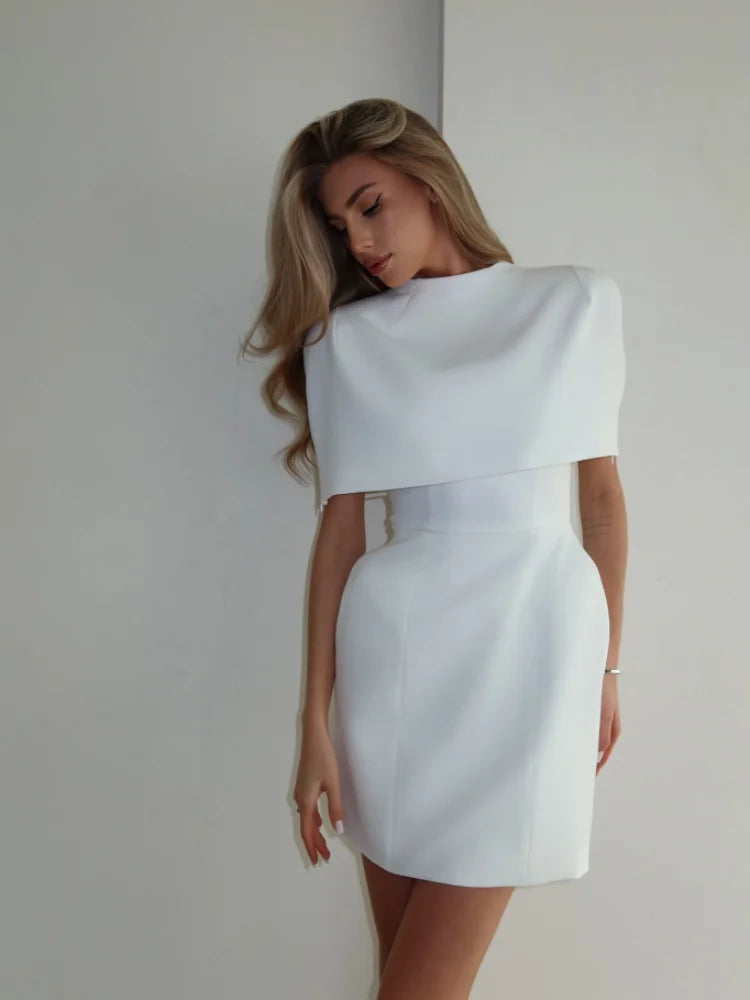 Robe mini châle col carré sans manches, taille cintrée, style vacances, en tissu léger, couleur unie, par badassmood.com