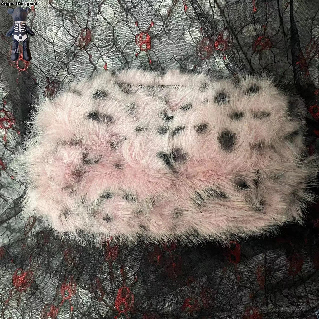 Sac à main léopard rose en peluche pour femme, style Y2K punk avec bandoulière, tendance et original.