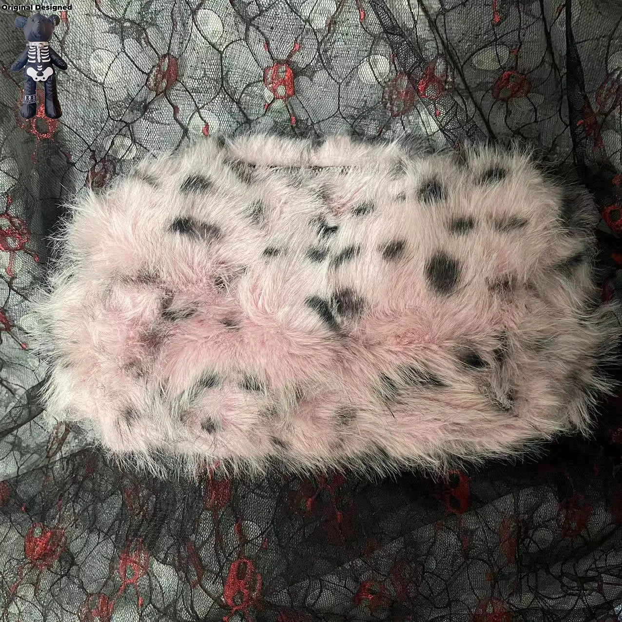 Sac à main léopard rose en peluche pour femme, style Y2K punk avec bandoulière, tendance et original.