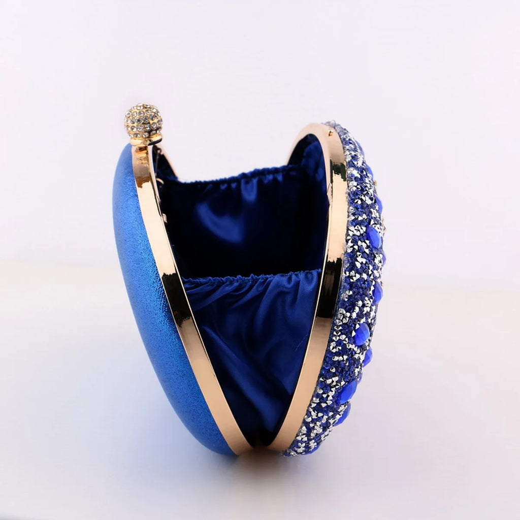 Pochette de soirée fleur avec strass et diamants, sac de mariage avec chaîne en métal élégant, design luxe.