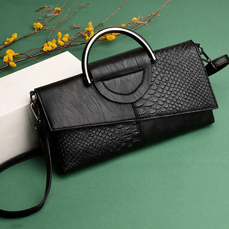 Pochette enveloppe femme soirée Badassmood, clutch bandoulière, fermeture éclair, élégant accessoire de mode.