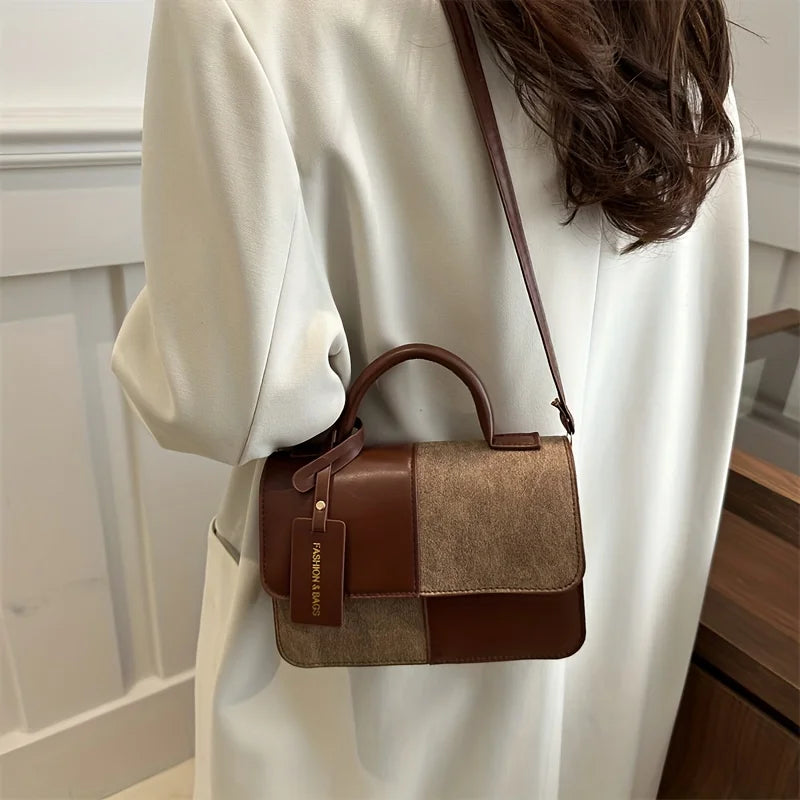 Sac à main femme géométrique avec bandoulière élégante, idéal pour un look quotidien mode et tendance.