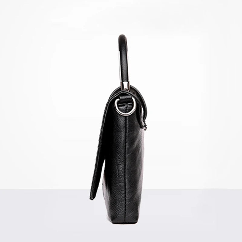 Pochette enveloppe pour femme Badassmood, clutch élégante avec bandoulière et fermeture éclair, style mode soirée.