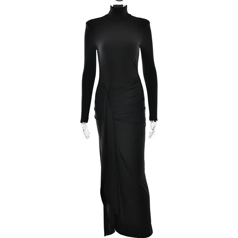 Robe maxi col roulé fendue cuisse, manches longues, drapée et bandage, style bodycon en tissu noir, par badassmood.com