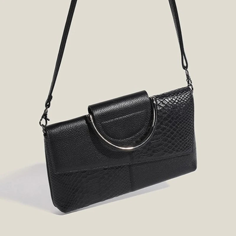 Pochette enveloppe pour femme Badassmood, clutch élégante avec bandoulière et fermeture éclair, idéale pour soirée.