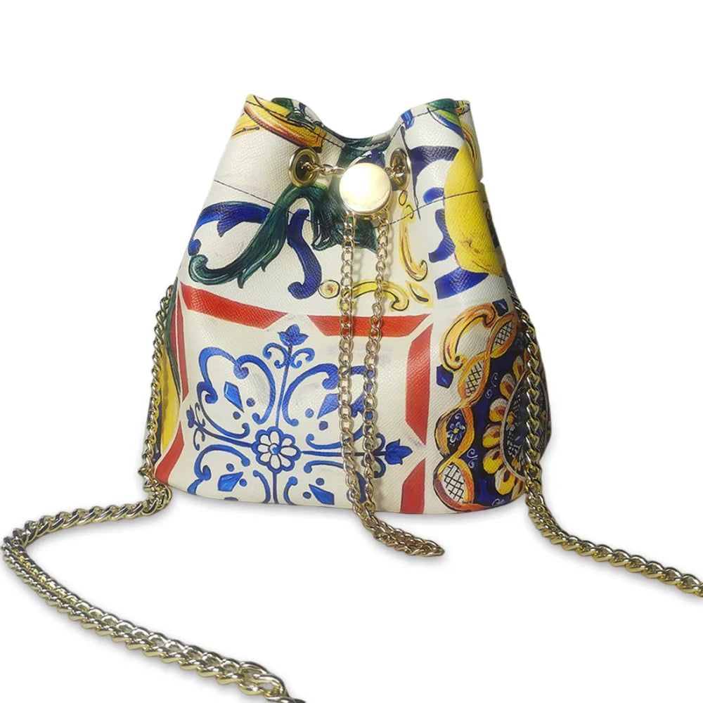 Sac à main femme grande capacité avec chaîne dorée et bandoulière, disponible en 12 coloris, style tendance et pratique.