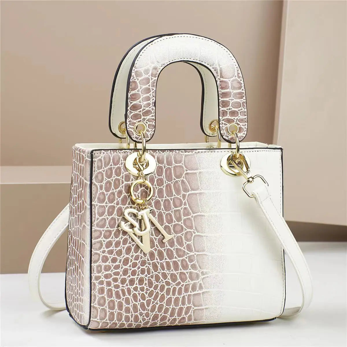 Sac à main femme en toile grande capacité, style casual élégant et tendance, idéal pour un look moderne et pratique.