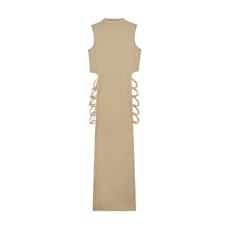 Robe moulante sexy découpée criss cross sans manches avec col montant pour femme, en tissu noir élégant.