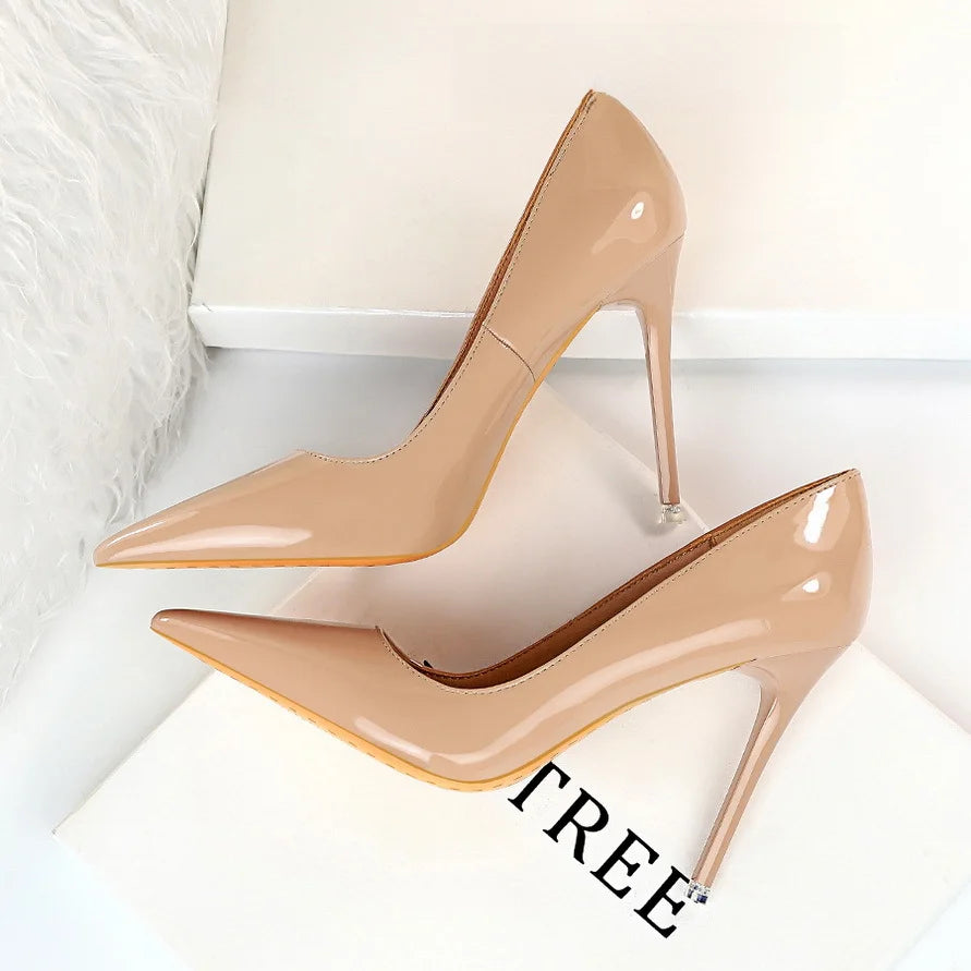 Escarpins Nude Talons Hauts 7.5cm - Cuir Verni Bout Pointu Élégant - badassmood