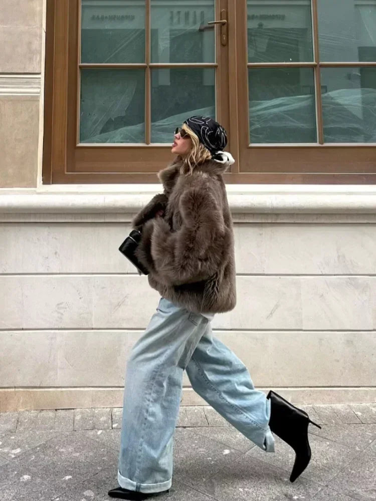 Veste Fausse Fourrure Courte Élégante 2025 - Manteau Col Montant Boutons Femme - badassmood