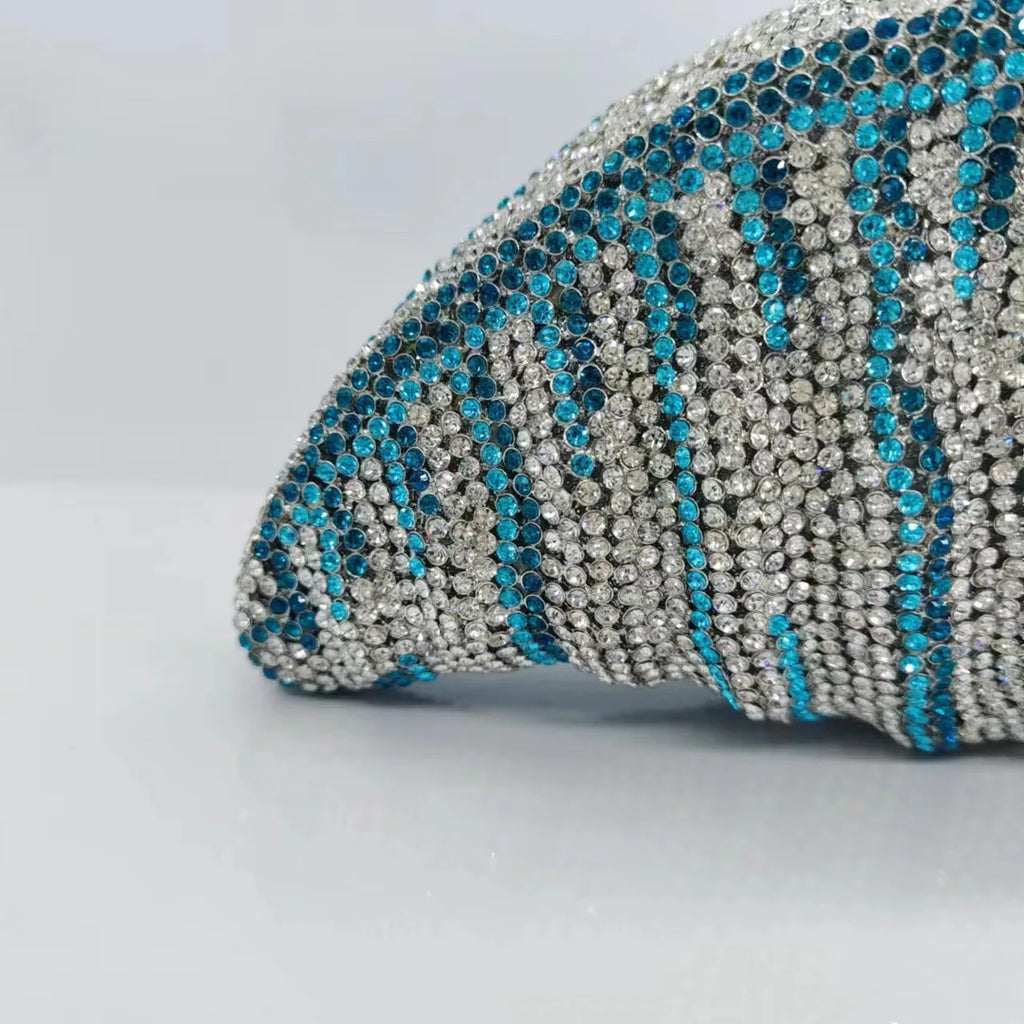 Pochette soirée en strass et coquillage, sac de mariage élégant pour femme, design luxe avec cristaux brillants.