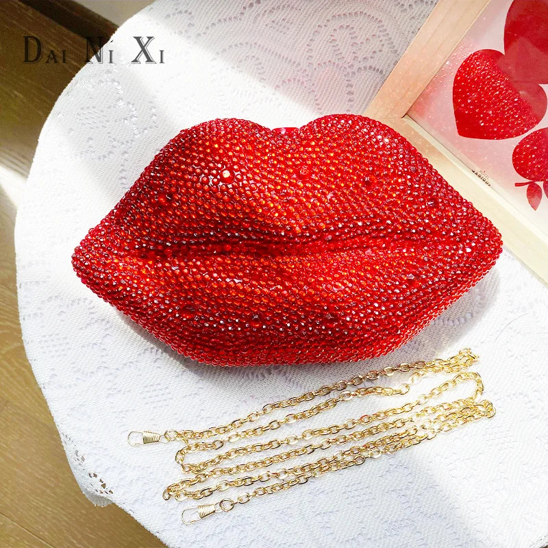 Pochette soirée lèvres rouges et cristaux, sac élégant pour mariage et fête, luxe pour femme.
