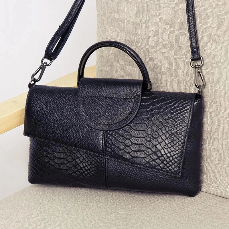 Sac à main femme en cuir PU souple, avec bandoulière et porté épaule, style élégant et luxe, par badassmood.com