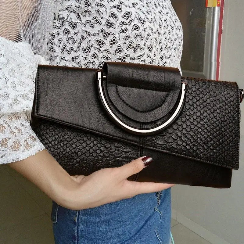 Sac à main pour femme en cuir PU souple, avec bandoulière et porté épaule, style luxe et élégant.