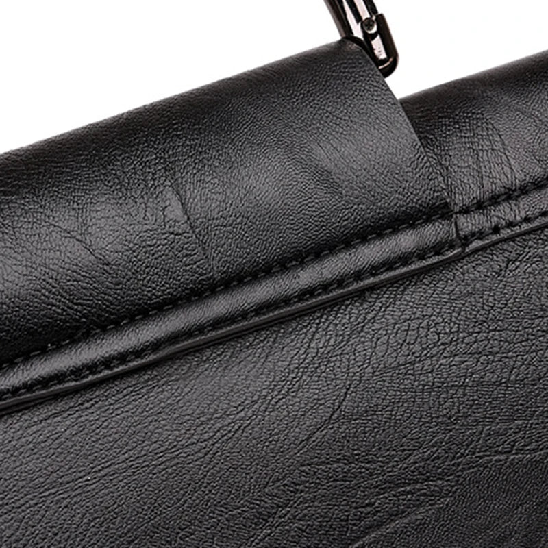 Pochette enveloppe pour femme Badassmood, clutch élégante avec bandoulière et fermeture éclair, idéale pour soirée et style fashion.