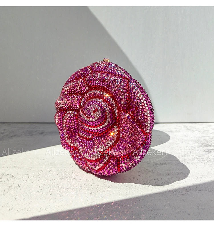 Pochette de soirée rose avec cristaux et strass, sac élégant pour mariage et fête, accessoire luxe pour femme.