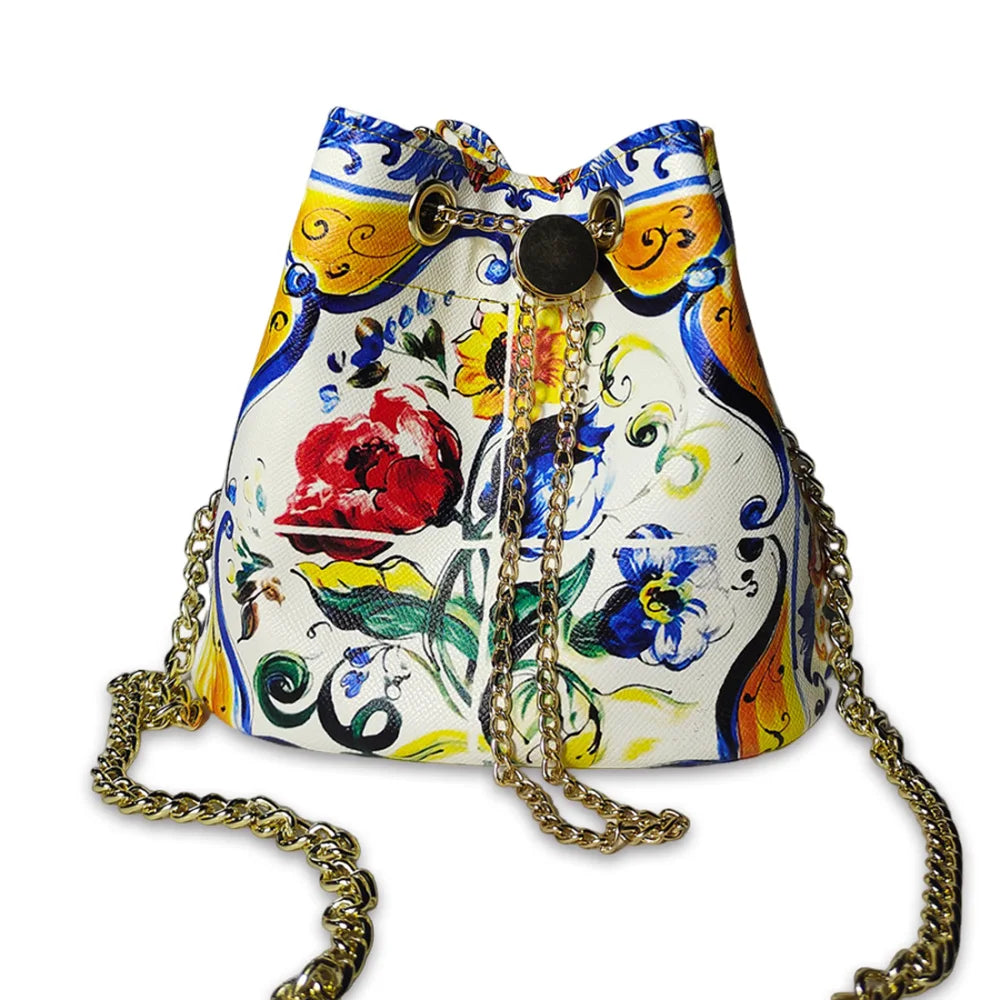 Sac Bucket femme grande capacité avec chaîne dorée et bandoulière, disponible en 12 coloris, sac à main tendance et spacieux.