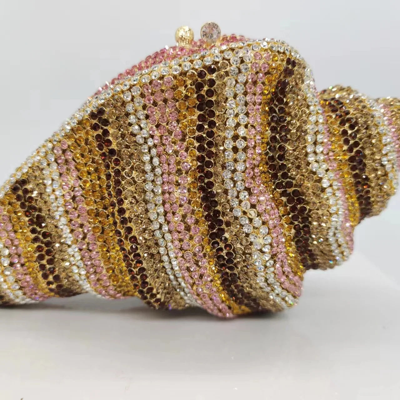 Pochette de soirée en strass et coquillage, sac de mariage luxe pour femme, brillant et élégant.