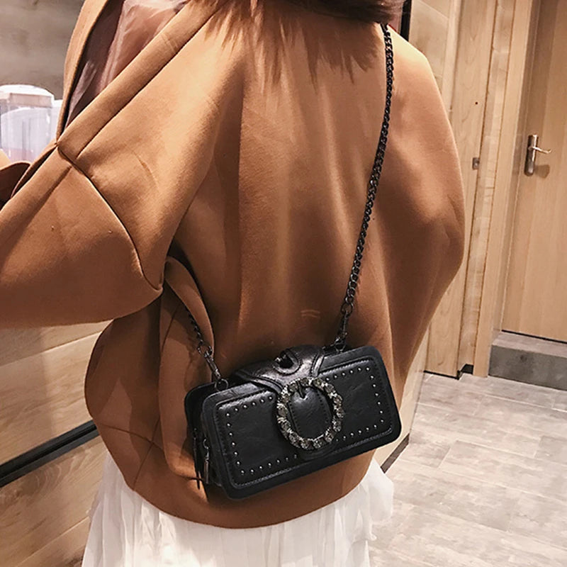 Sac à main femme vintage en cuir PU avec diamants, bandoulière, style carré, design luxe, élégant et tendance.
