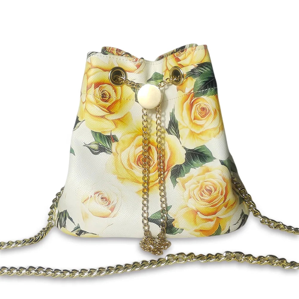 Sac à main femme grande capacité avec chaîne dorée et bandoulière, disponible en 12 coloris, style tendance et pratique.