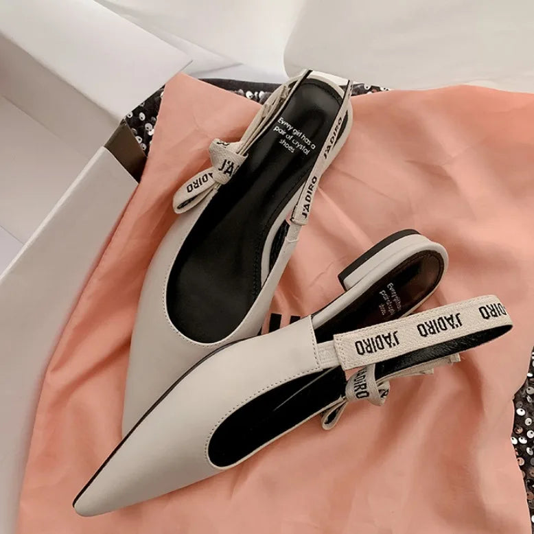 Sandales plates pour femme avec talon bloc de 3-5 cm, bride élastique, chaussures élégantes en cuir noir.
