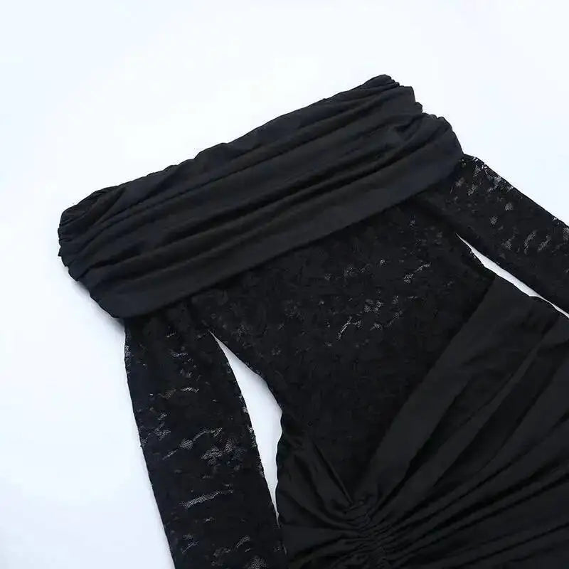 Robe mini plissée en dentelle off-shoulder sexy pour soirée ou club, style bodycon, de la marque badassmood.com.
