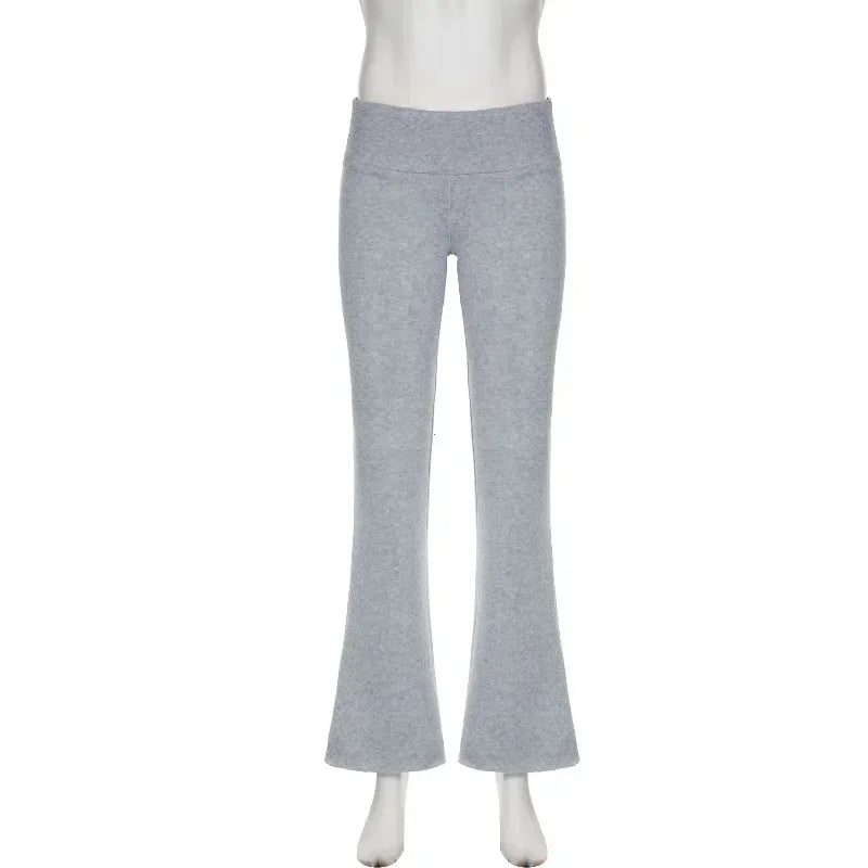 Pantalon flare taille basse pour femme, style Y2K, coupe slim et bootcut, look casual et sexy, tendance 2024.