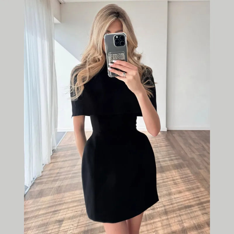 Robe mini chic cintrée à col V profond, manches longues avec double boutonnage, robe élégante de badassmood.com