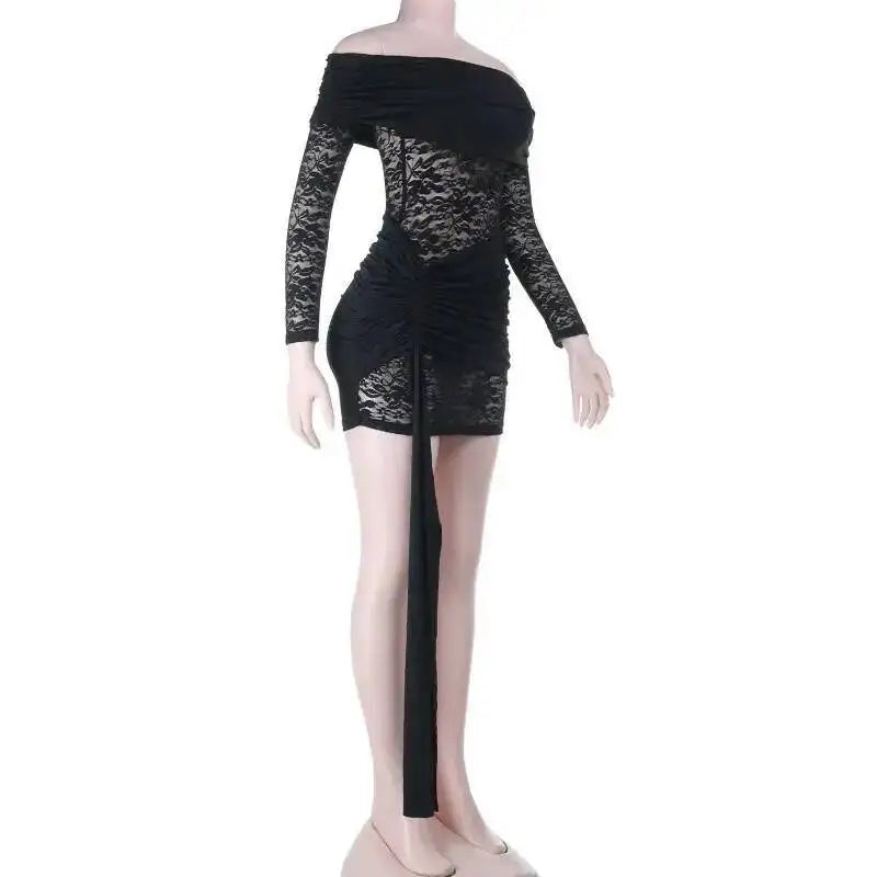 Robe mini plissée en dentelle blanche, style off shoulder, sexy et élégante pour soirée ou fête, marque badassmood.com