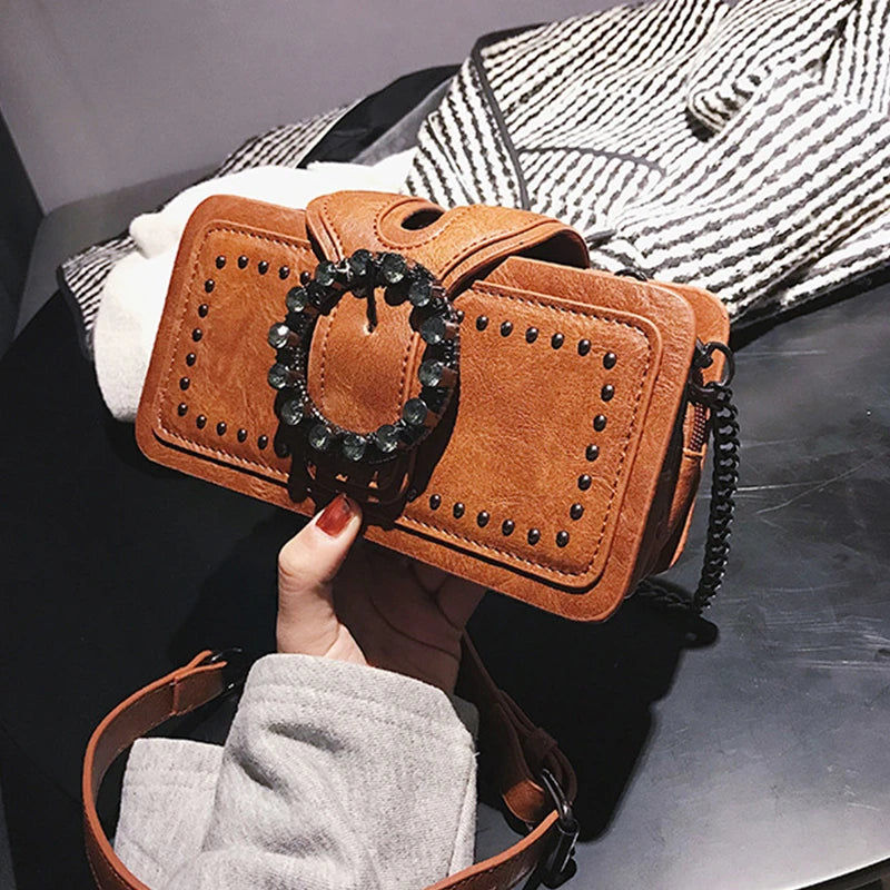 Sac à main femme vintage avec motifs en diamants, bandoulière en cuir PU luxe, forme carrée, élégant et tendance.