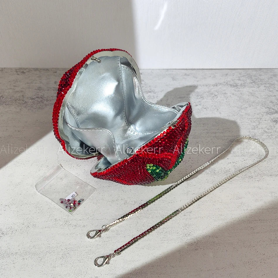 Pochette soie rose avec cristaux et strass, sac de soirée chic pour mariage et fête, luxe et élégance pour femme.