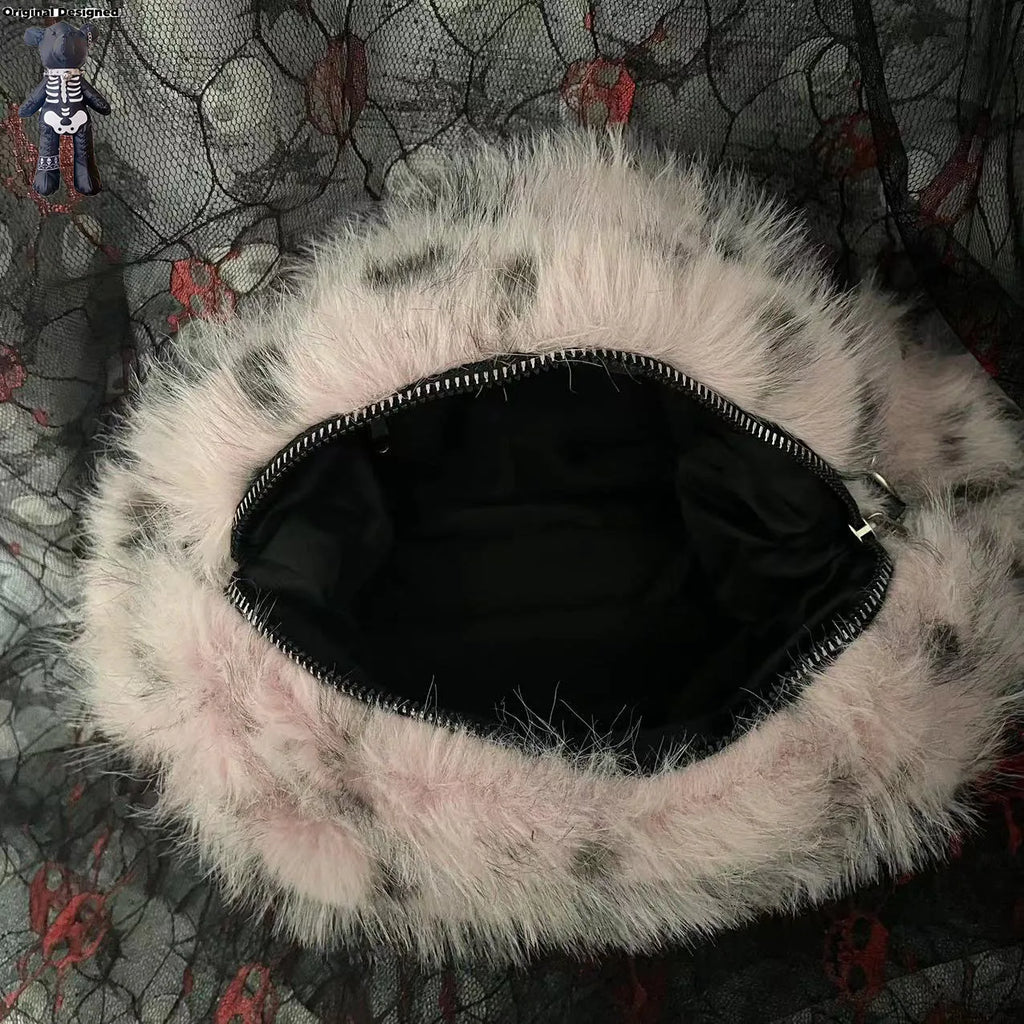 Sac à main léopard rose en peluche, style Y2K punk avec bandoulière, pour femme, tendance et originale.