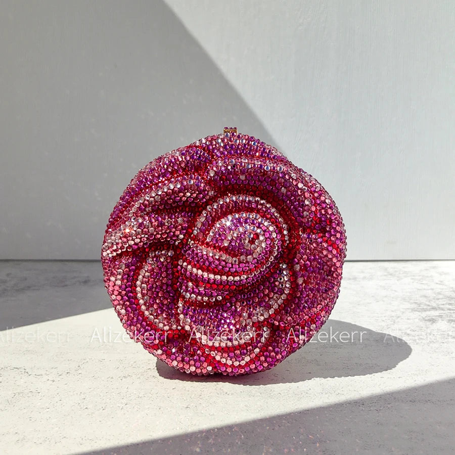 Pochette soirée rose avec cristaux et strass, sac de mariage élégant pour femme, accessoire de fête luxueux.