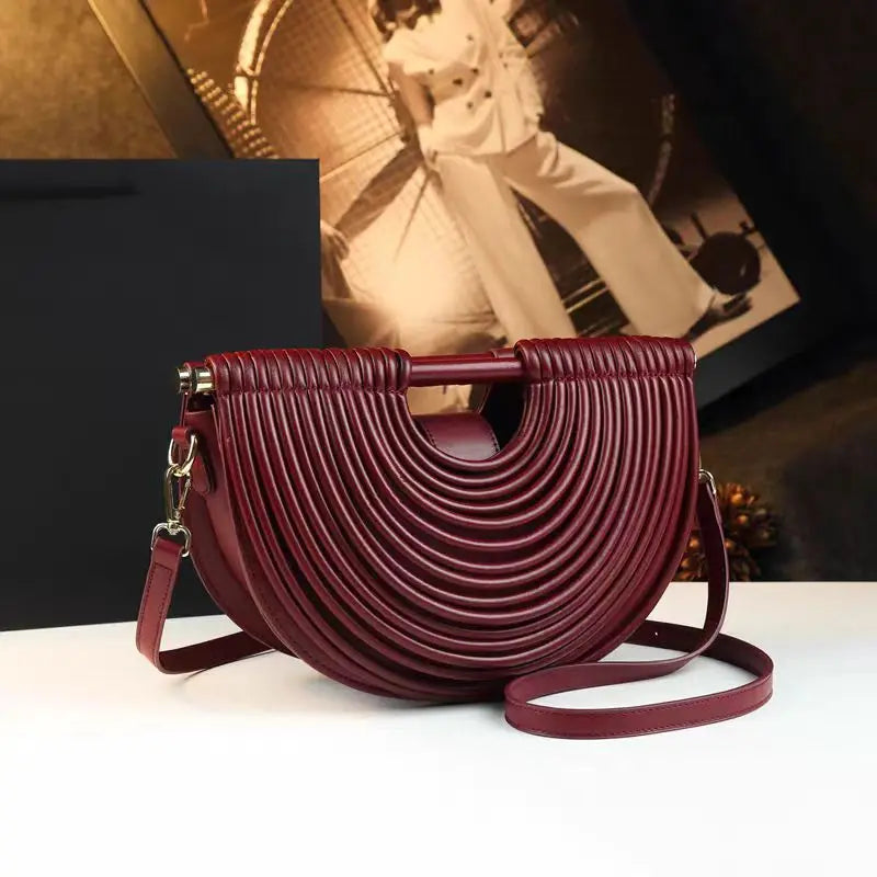 Sac Lune Tissé Doré Luxe Designer 2026 - Hobo Cuir Argent Clutch Soirée Femme - badassmood